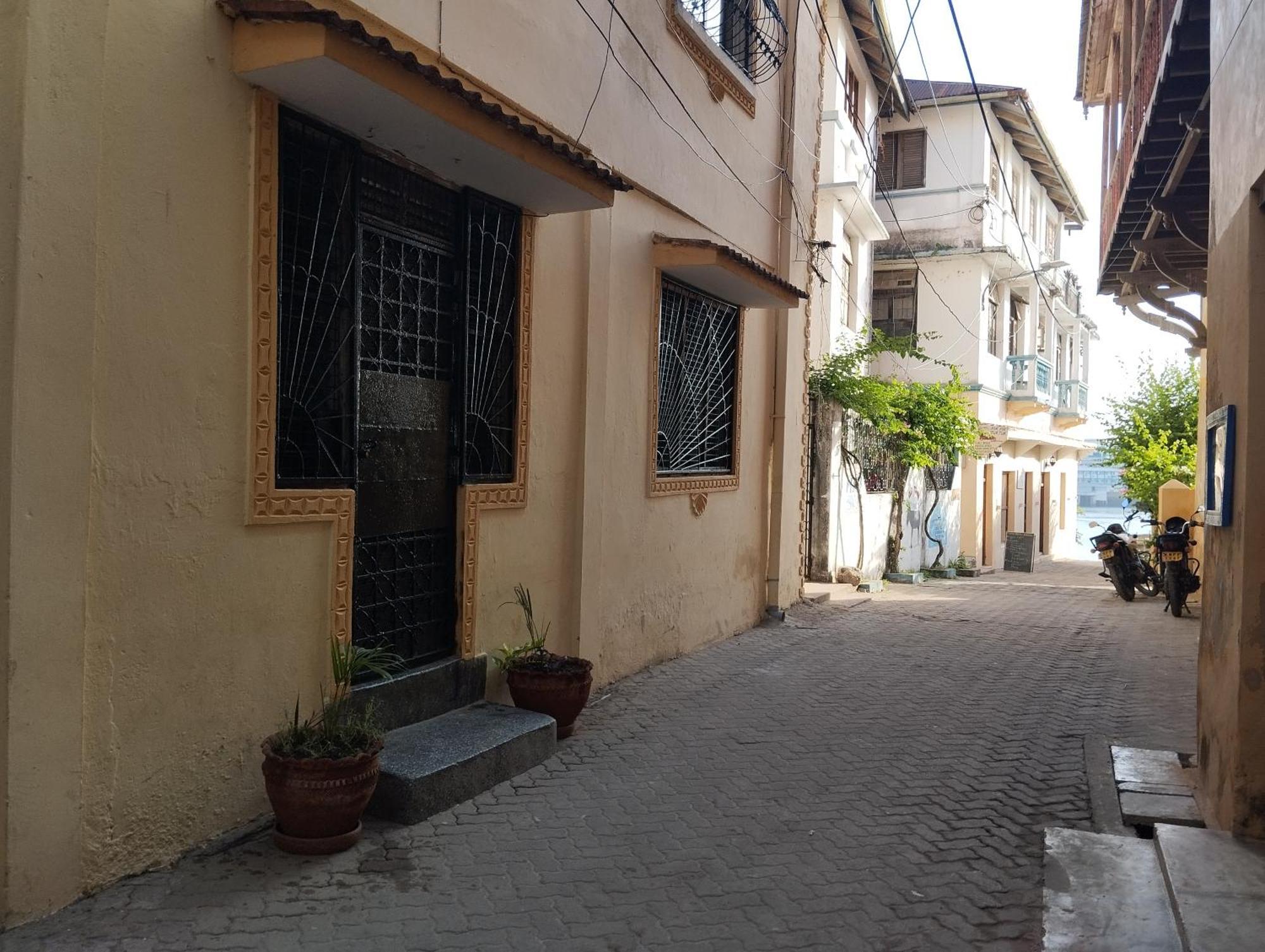 Mombasa Comfort House, Old Town Exterior photo